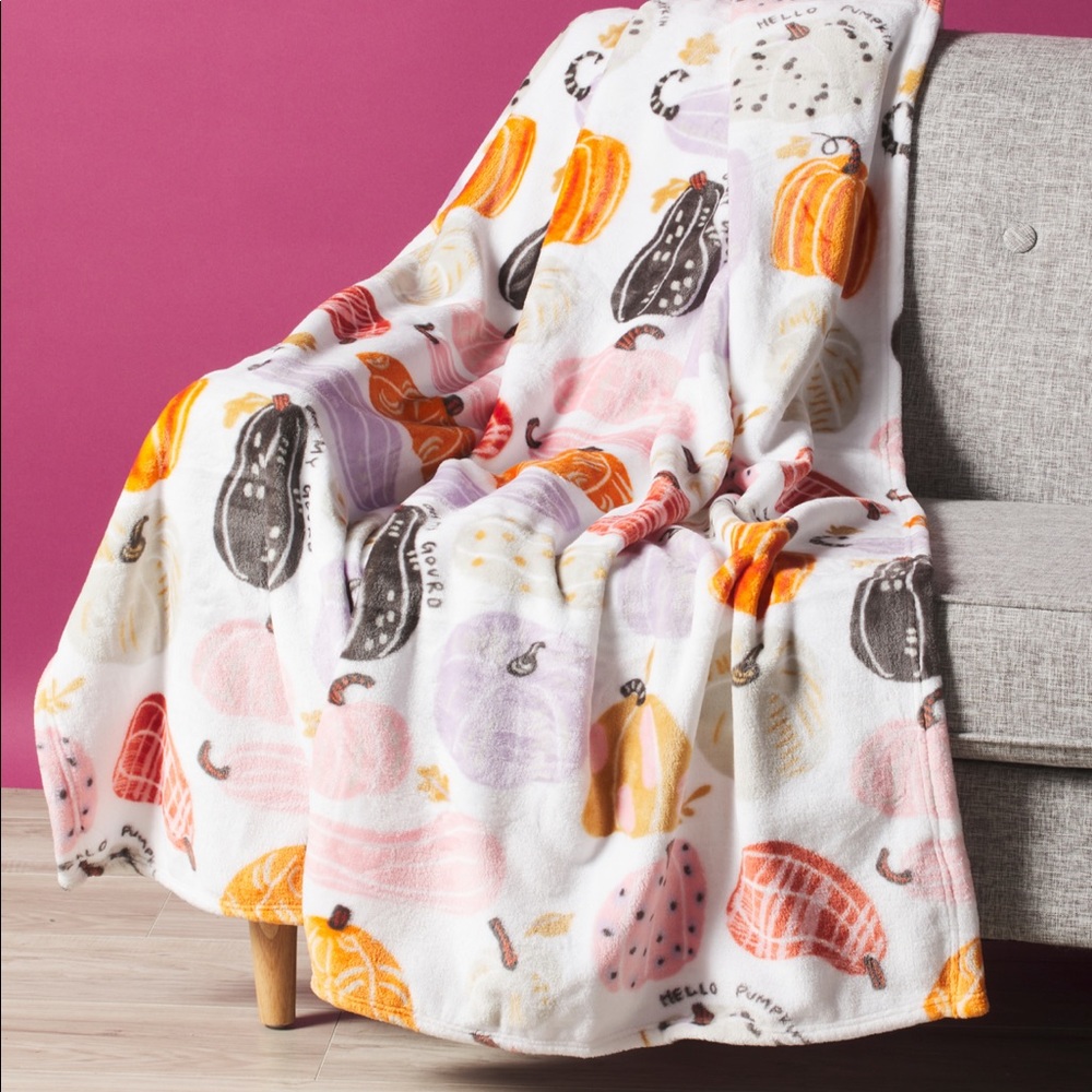 Envogue painted pumpkin gourd print throw blanket
